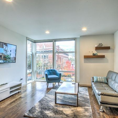 Modern Home With Rooftop Oasis Seattle Exterior photo