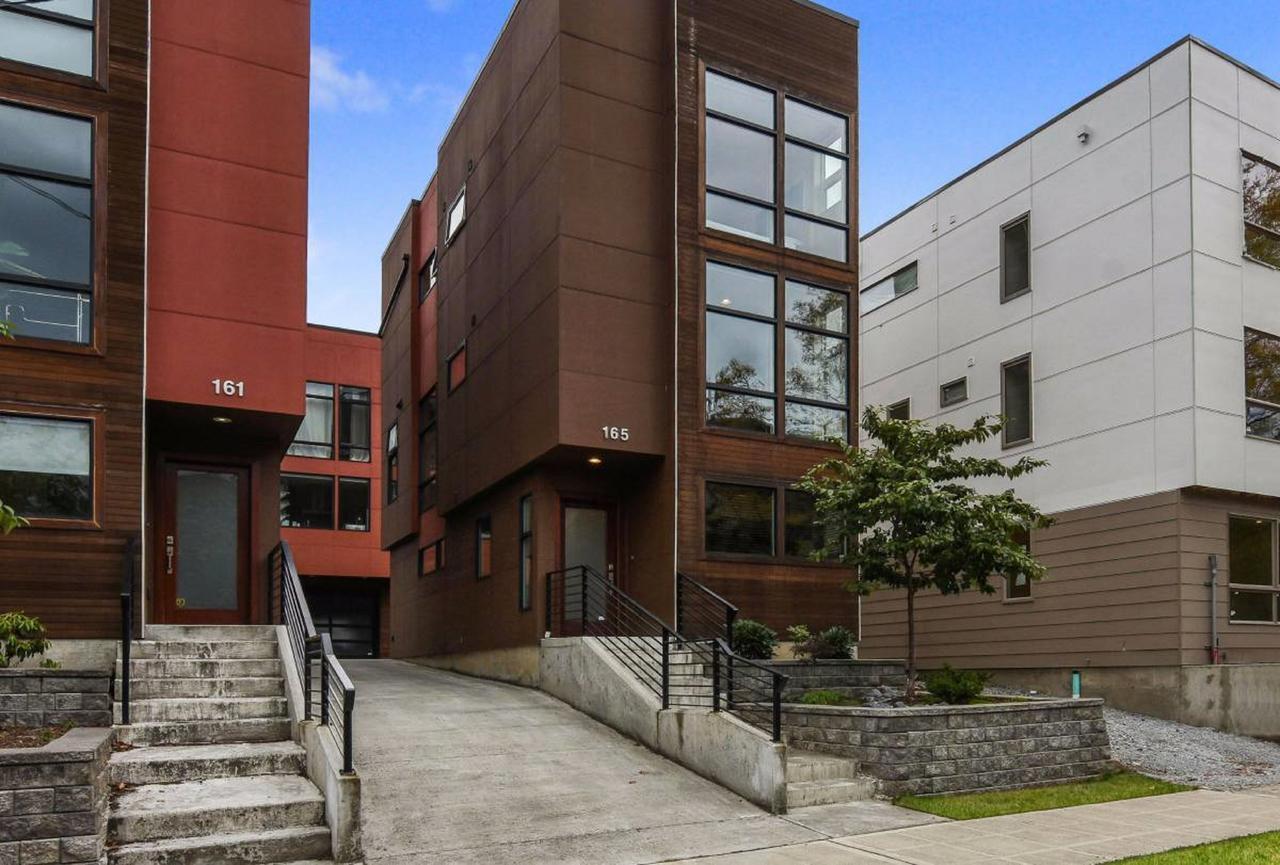 Modern Home With Rooftop Oasis Seattle Exterior photo